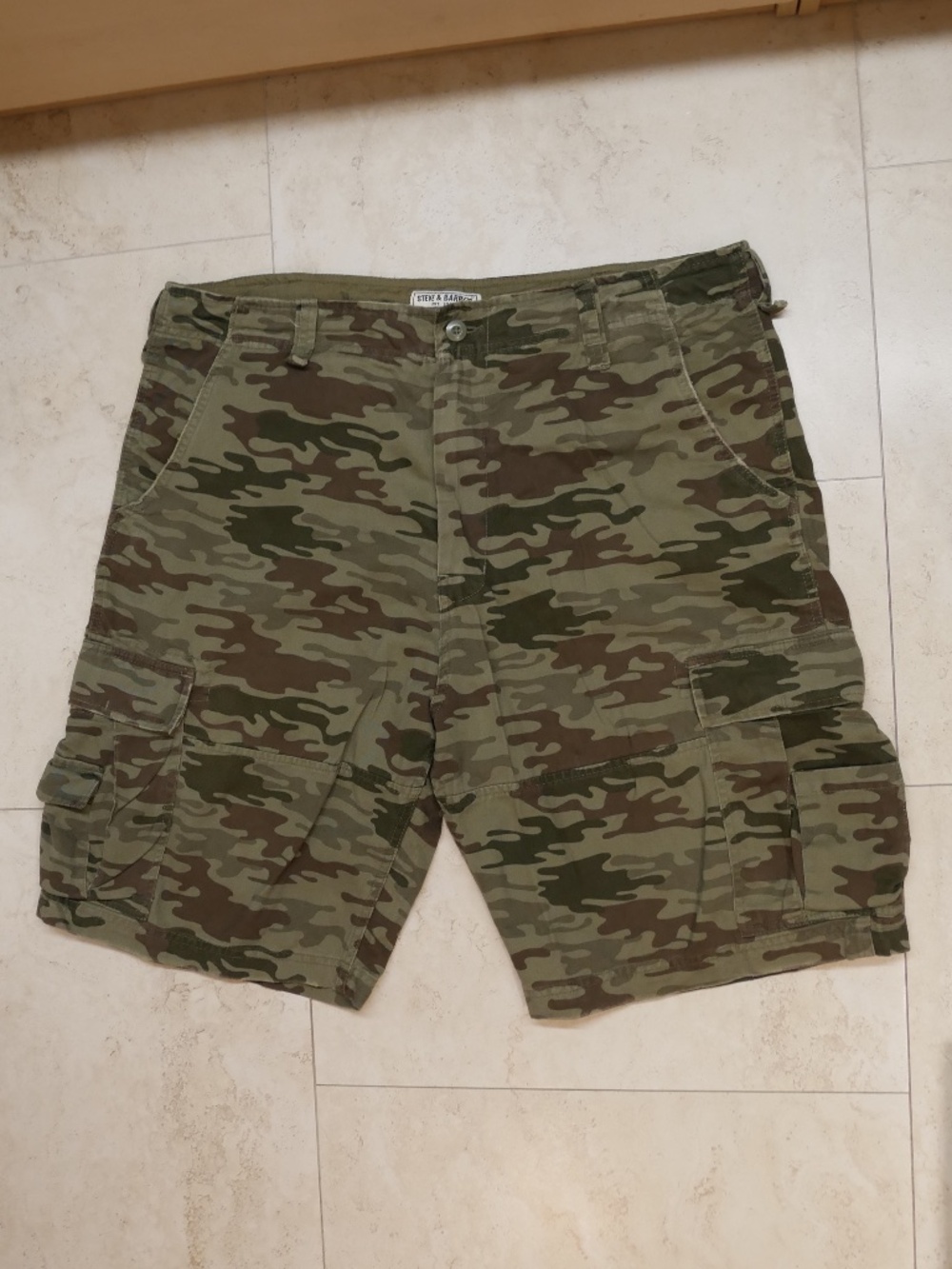 Steve & Barry's Mens Camo Cargo Shorts~
